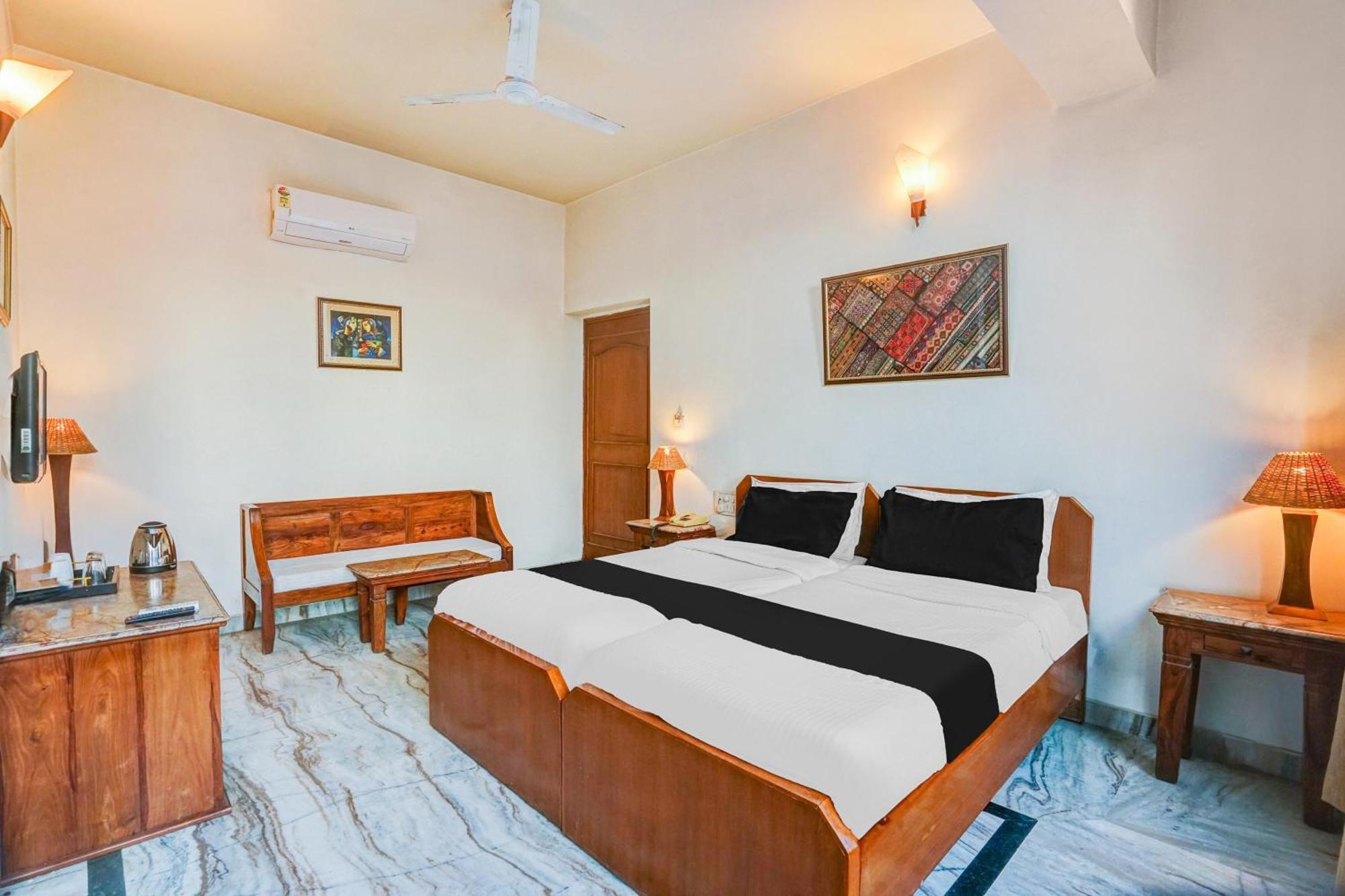 Super Hotel O Sansarchandra Road Formerly Luna Rosa ジャイプール エクステリア 写真