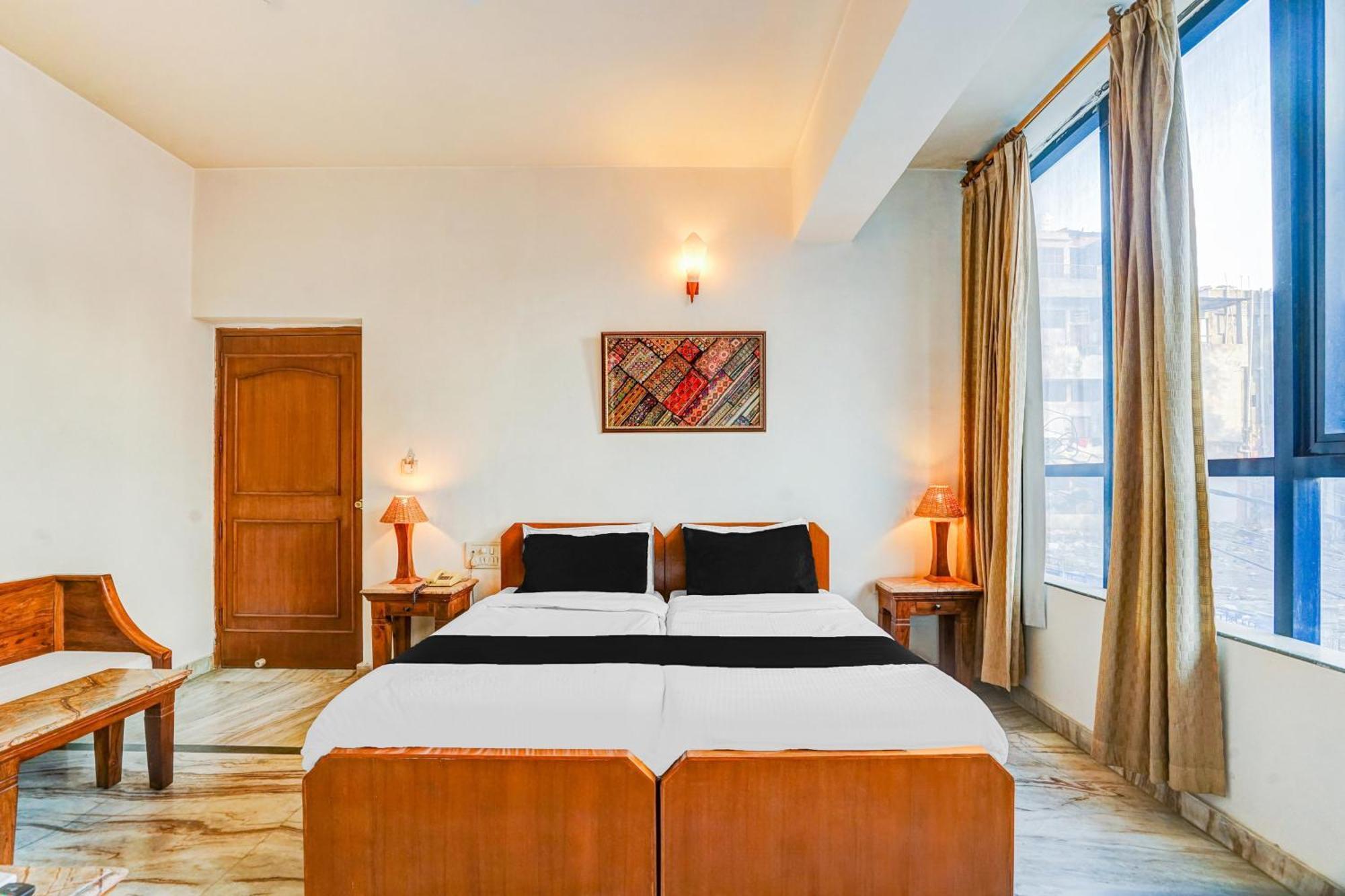 Super Hotel O Sansarchandra Road Formerly Luna Rosa ジャイプール エクステリア 写真
